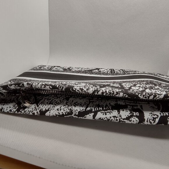 Dior Cosmetics Case - Black and White - Picture 3 of 8